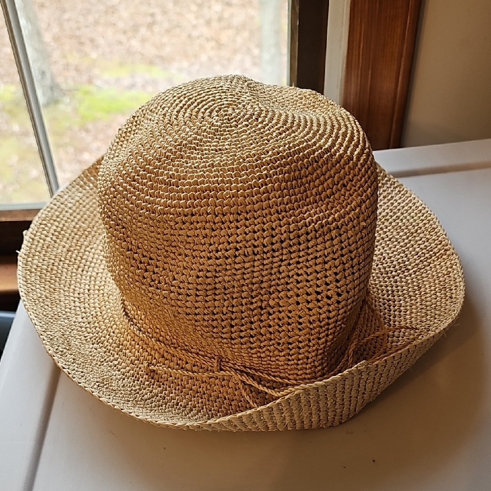 Helen Kaminski Natural Tan Straw Hat